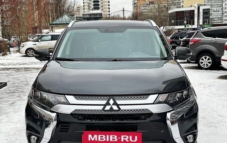 Mitsubishi Outlander III рестайлинг 3, 2021 год, 2 795 000 рублей, 2 фотография