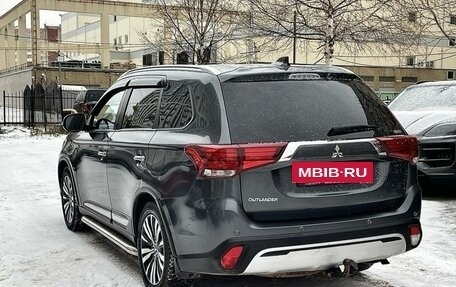 Mitsubishi Outlander III рестайлинг 3, 2021 год, 2 795 000 рублей, 7 фотография