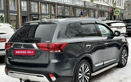 Mitsubishi Outlander III рестайлинг 3, 2021 год, 2 795 000 рублей, 5 фотография