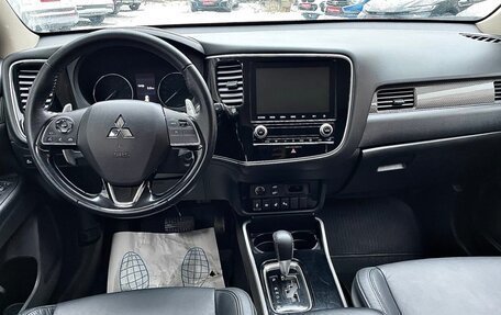 Mitsubishi Outlander III рестайлинг 3, 2021 год, 2 795 000 рублей, 12 фотография