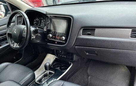 Mitsubishi Outlander III рестайлинг 3, 2021 год, 2 795 000 рублей, 10 фотография