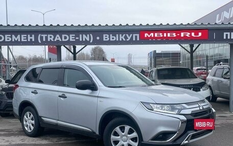 Mitsubishi Outlander III рестайлинг 3, 2019 год, 2 190 000 рублей, 2 фотография