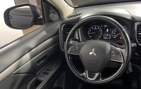 Mitsubishi Outlander III рестайлинг 3, 2017 год, 1 659 000 рублей, 10 фотография