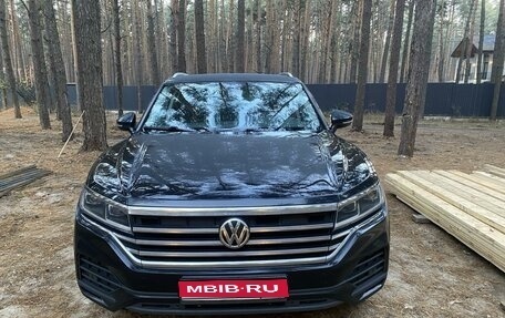 Volkswagen Touareg III, 2018 год, 4 750 000 рублей, 1 фотография