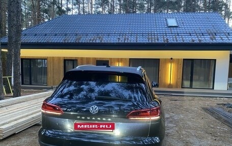 Volkswagen Touareg III, 2018 год, 4 750 000 рублей, 6 фотография