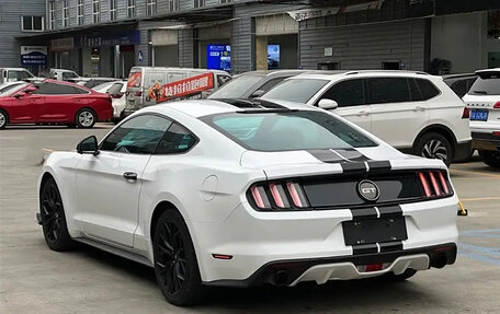 Ford Mustang VI рестайлинг, 2015 год, 2 660 000 рублей, 7 фотография