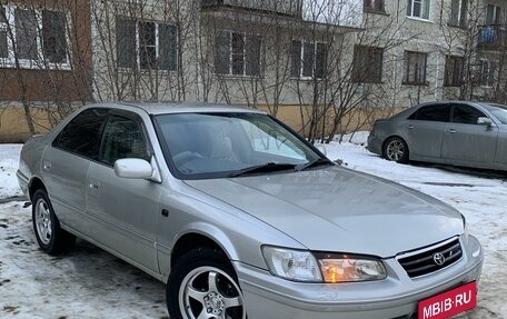 Toyota Camry, 2000 год, 675 000 рублей, 1 фотография