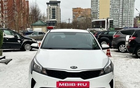 KIA Rio IV, 2021 год, 1 675 000 рублей, 3 фотография