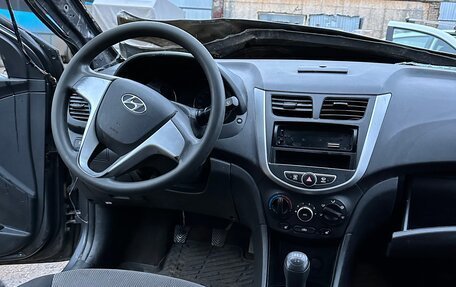 Hyundai Solaris II рестайлинг, 2013 год, 275 000 рублей, 15 фотография