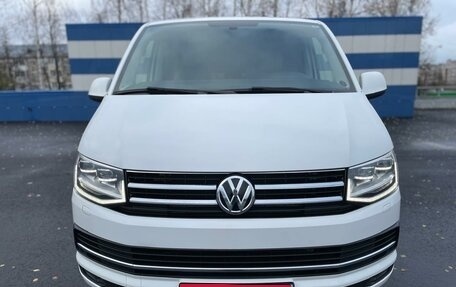 Volkswagen Multivan T6 рестайлинг, 2015 год, 4 070 000 рублей, 1 фотография