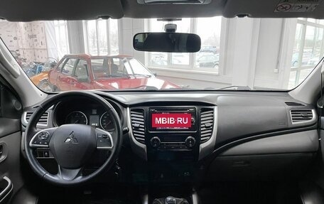 Mitsubishi L200 IV рестайлинг, 2015 год, 2 329 000 рублей, 12 фотография