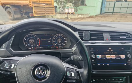 Volkswagen Tiguan II, 2018 год, 2 500 000 рублей, 4 фотография