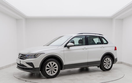 Volkswagen Tiguan II, 2020 год, 2 420 000 рублей, 1 фотография