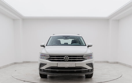 Volkswagen Tiguan II, 2020 год, 2 420 000 рублей, 2 фотография