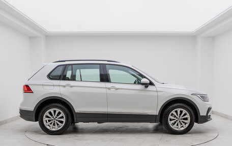 Volkswagen Tiguan II, 2020 год, 2 420 000 рублей, 4 фотография