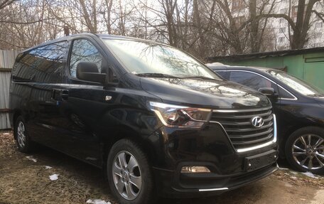 Hyundai Grand Starex Grand Starex I рестайлинг 2, 2019 год, 3 890 000 рублей, 2 фотография