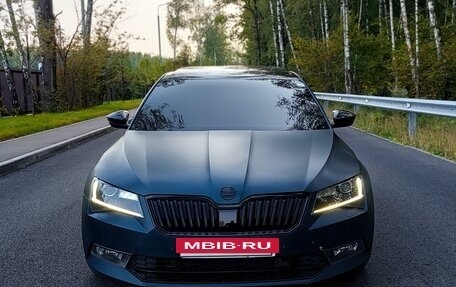 Skoda Superb III рестайлинг, 2017 год, 2 400 000 рублей, 2 фотография