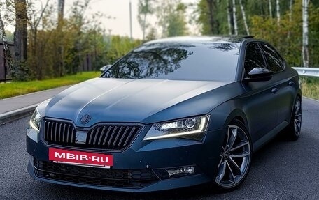 Skoda Superb III рестайлинг, 2017 год, 2 400 000 рублей, 3 фотография