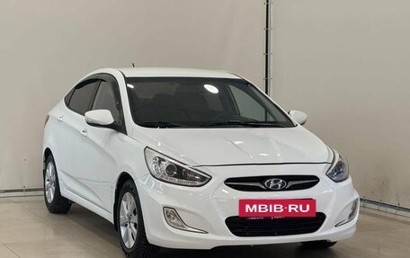 Hyundai Solaris II рестайлинг, 2013 год, 1 050 000 рублей, 2 фотография