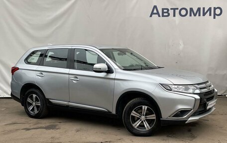 Mitsubishi Outlander III рестайлинг 3, 2017 год, 2 120 000 рублей, 3 фотография