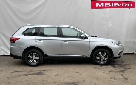 Mitsubishi Outlander III рестайлинг 3, 2017 год, 2 120 000 рублей, 4 фотография