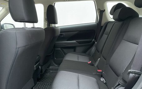 Mitsubishi Outlander III рестайлинг 3, 2017 год, 2 120 000 рублей, 11 фотография