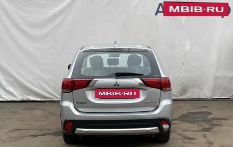 Mitsubishi Outlander III рестайлинг 3, 2017 год, 2 120 000 рублей, 6 фотография