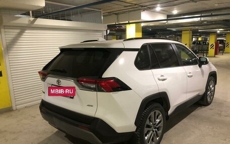 Toyota RAV4, 2021 год, 4 200 000 рублей, 3 фотография