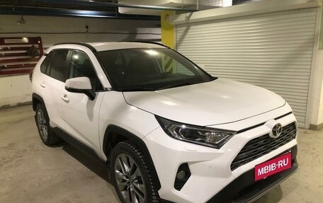 Toyota RAV4, 2021 год, 4 200 000 рублей, 2 фотография