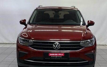 Volkswagen Tiguan II, 2021 год, 2 870 000 рублей, 2 фотография