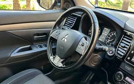 Mitsubishi Outlander III рестайлинг 3, 2018 год, 2 240 000 рублей, 9 фотография