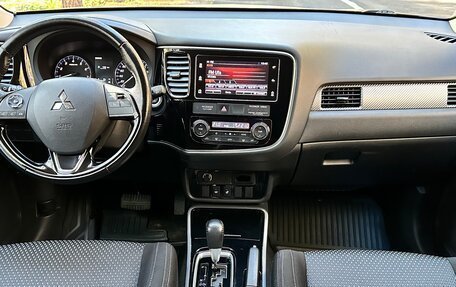 Mitsubishi Outlander III рестайлинг 3, 2018 год, 2 240 000 рублей, 10 фотография