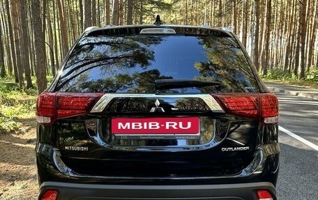 Mitsubishi Outlander III рестайлинг 3, 2018 год, 2 240 000 рублей, 5 фотография