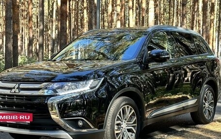 Mitsubishi Outlander III рестайлинг 3, 2018 год, 2 240 000 рублей, 2 фотография