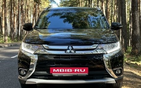 Mitsubishi Outlander III рестайлинг 3, 2018 год, 2 240 000 рублей, 21 фотография