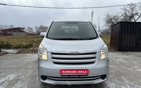 Toyota Noah III, 2008 год, 1 160 000 рублей, 2 фотография