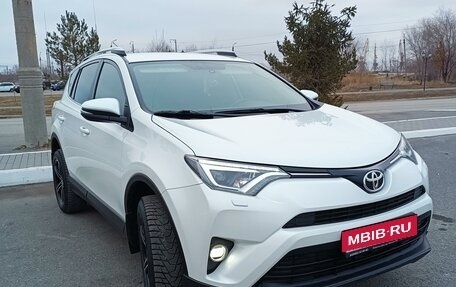 Toyota RAV4, 2019 год, 2 670 000 рублей, 2 фотография