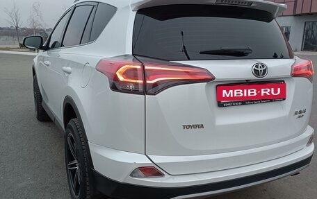 Toyota RAV4, 2019 год, 2 670 000 рублей, 3 фотография