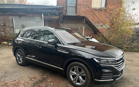 Volkswagen Touareg III, 2018 год, 4 350 000 рублей, 3 фотография