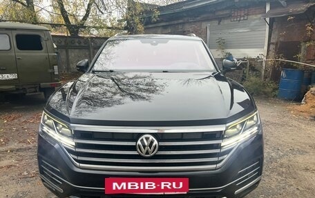 Volkswagen Touareg III, 2018 год, 4 350 000 рублей, 2 фотография