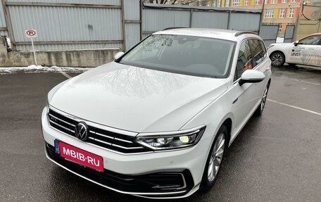 Volkswagen Passat B8 рестайлинг, 2021 год, 2 750 000 рублей, 2 фотография