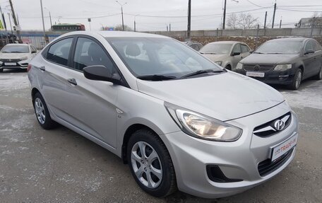 Hyundai Solaris II рестайлинг, 2013 год, 880 000 рублей, 3 фотография