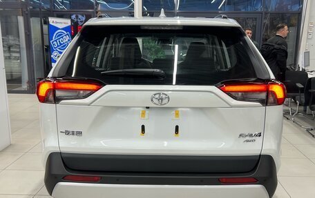 Toyota RAV4, 2024 год, 4 400 000 рублей, 3 фотография