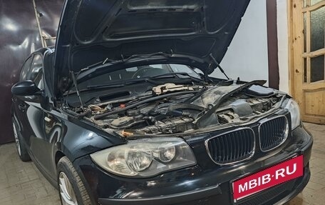 BMW 1 серия, 2009 год, 900 000 рублей, 27 фотография