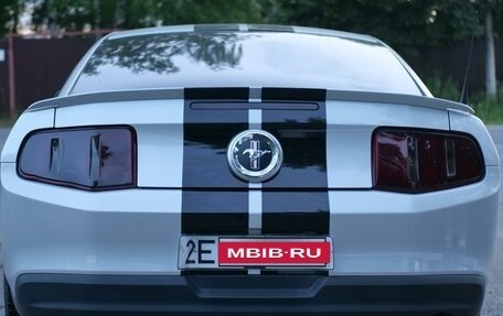 Ford Mustang VI рестайлинг, 2010 год, 1 850 000 рублей, 5 фотография