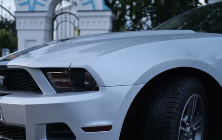 Ford Mustang VI рестайлинг, 2010 год, 1 850 000 рублей, 11 фотография