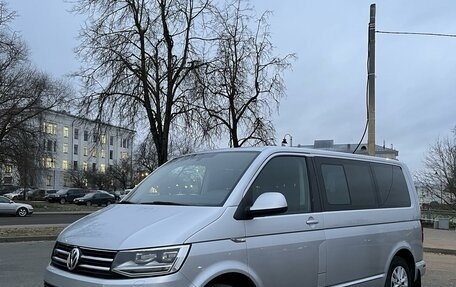 Volkswagen Caravelle T6 рестайлинг, 2016 год, 3 290 000 рублей, 1 фотография