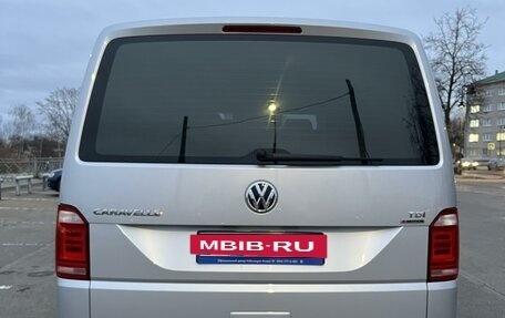 Volkswagen Caravelle T6 рестайлинг, 2016 год, 3 290 000 рублей, 6 фотография