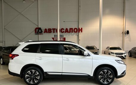 Mitsubishi Outlander III рестайлинг 3, 2021 год, 2 800 000 рублей, 14 фотография