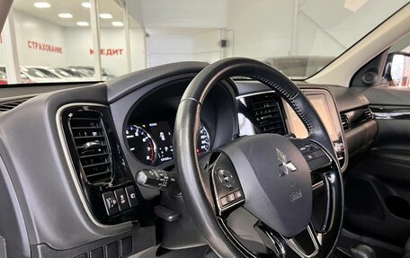 Mitsubishi Outlander III рестайлинг 3, 2021 год, 2 800 000 рублей, 7 фотография